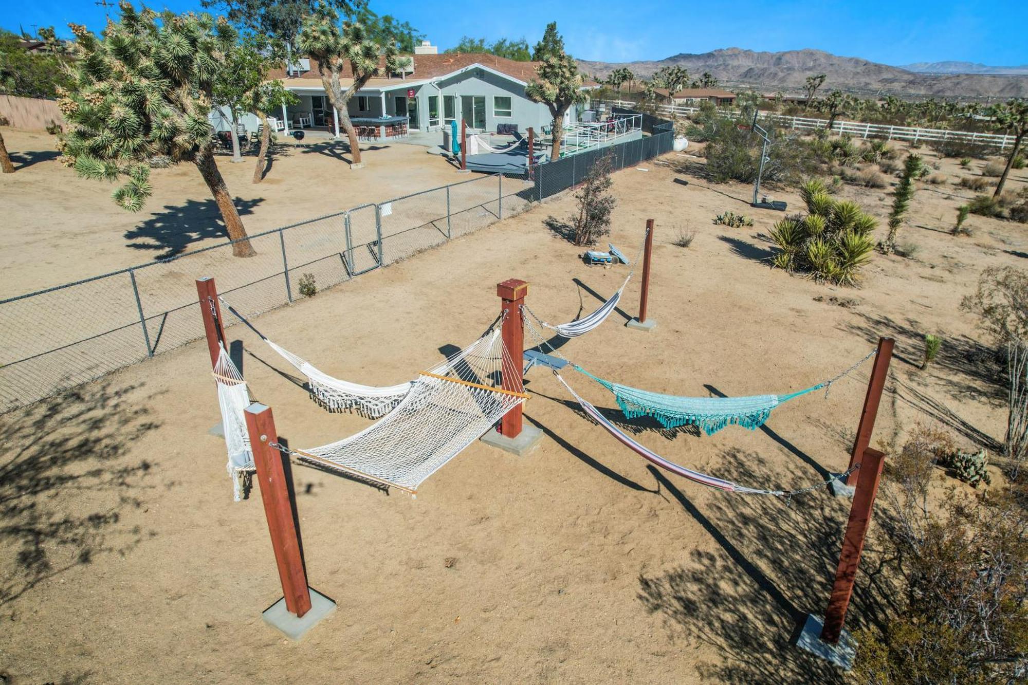 Epic Views, Huge House, Acres Of J-Trees To Explore, Hot Tub, Pool, Ac, And Mini-Golf Joshua Tree Luaran gambar
