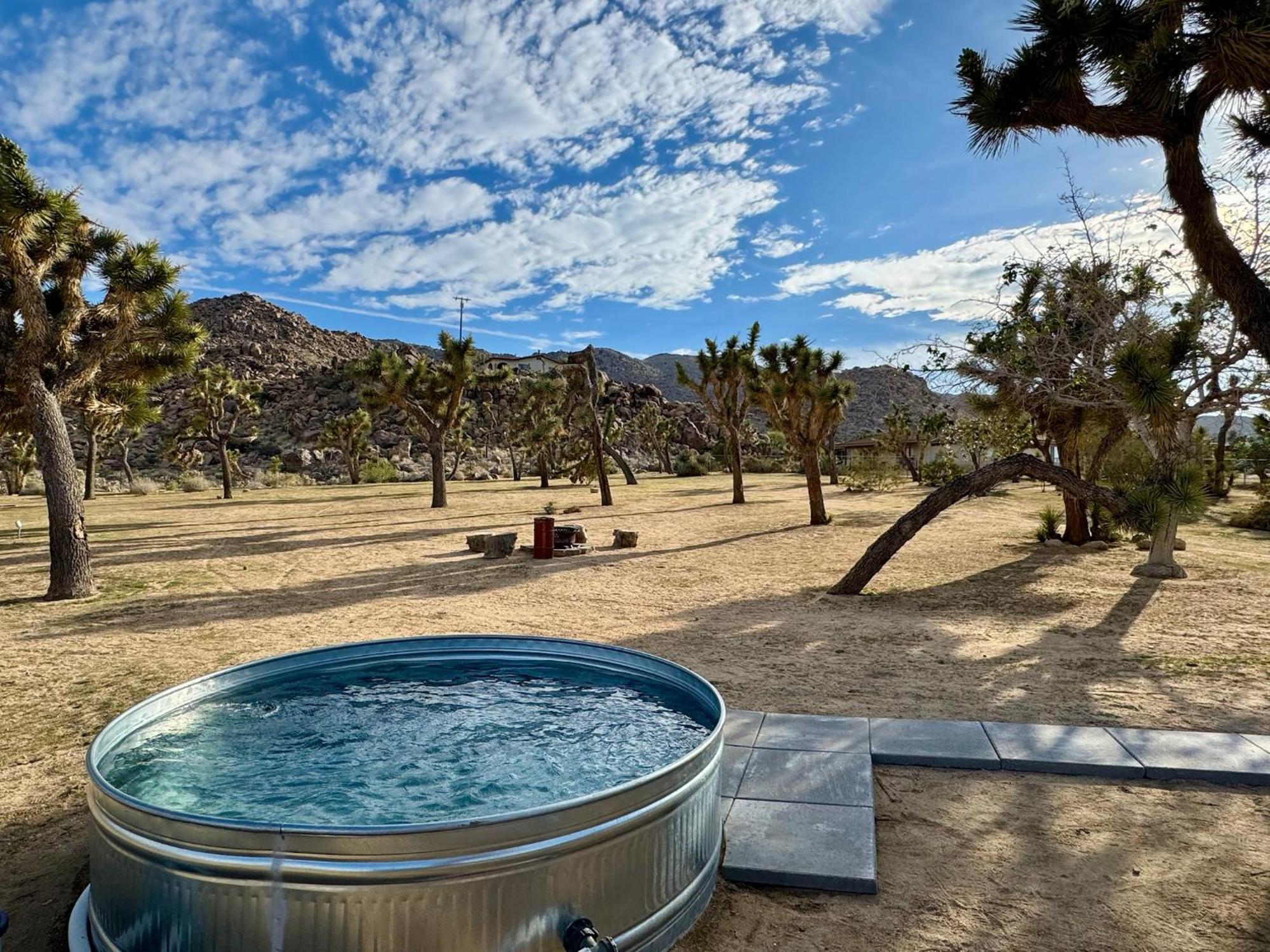 Epic Views, Huge House, Acres Of J-Trees To Explore, Hot Tub, Pool, Ac, And Mini-Golf Joshua Tree Luaran gambar
